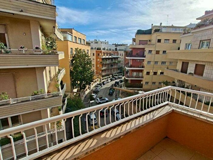 Appartamento trilocale in affitto in Euclide, Roma