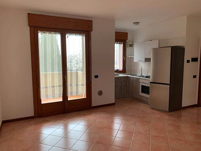 Appartamento trilocale in affitto in Via Roma, Centro, Torri di Quartesolo