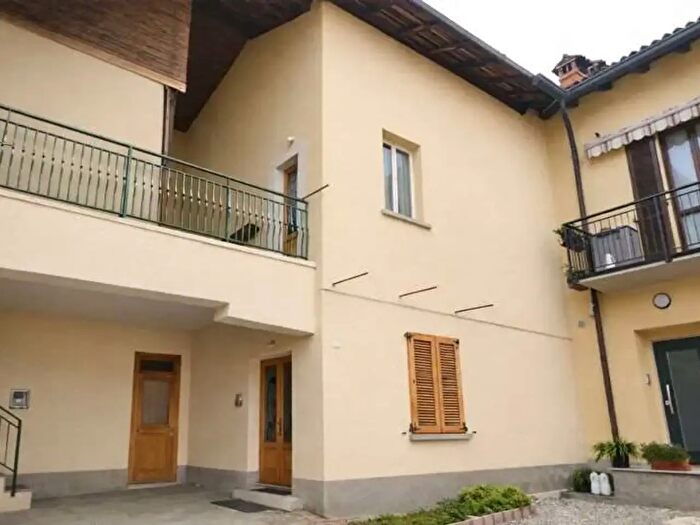 Casa bilocale in vendita in Via Basilica, Inverigo