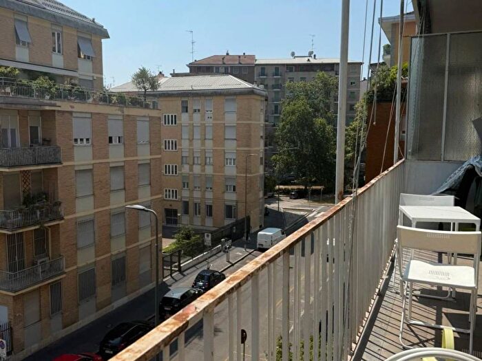 Appartamento quadrilocale in affitto in Via Guglielmo Corrado Röntgen, Bocconi, Milano