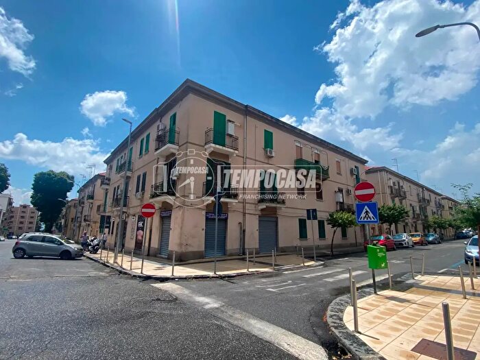 Appartamento trilocale in vendita in Via Ugo Bassi, Messina