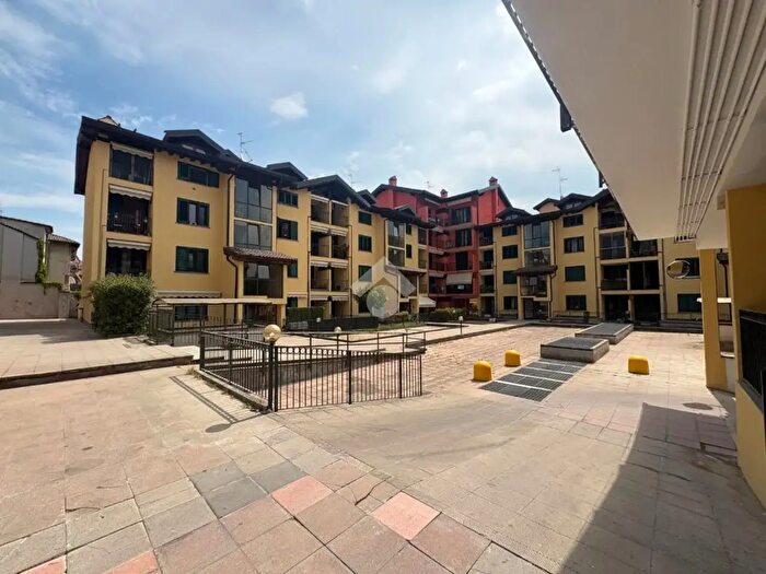 Appartamento trilocale in vendita in Via Rimembranze, Landriano