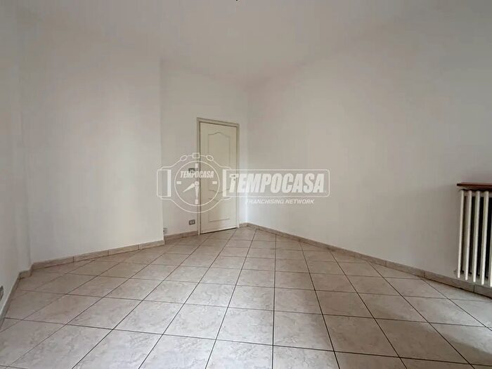 Appartamento trilocale in vendita in Via Giuseppe Cagna, Asti