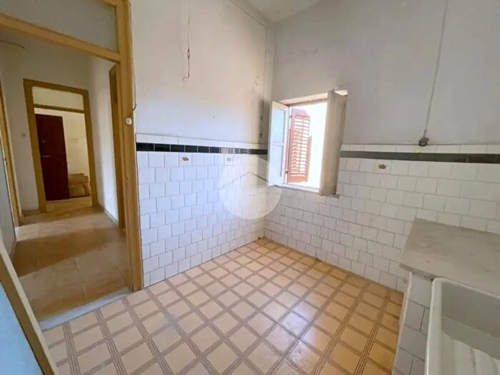 Appartamento con 5 locali in vendita in Via Spuches, Palermo