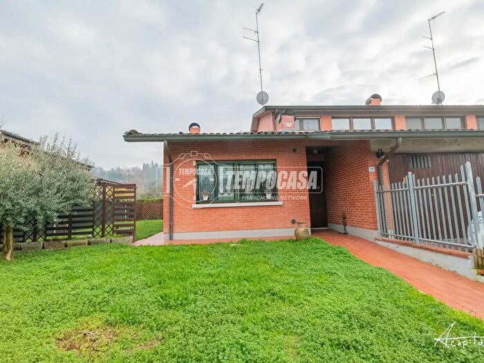 Casa con 5 locali in vendita in Via Papa Giovanni XXIII Montecavolo, Quattro Castella
