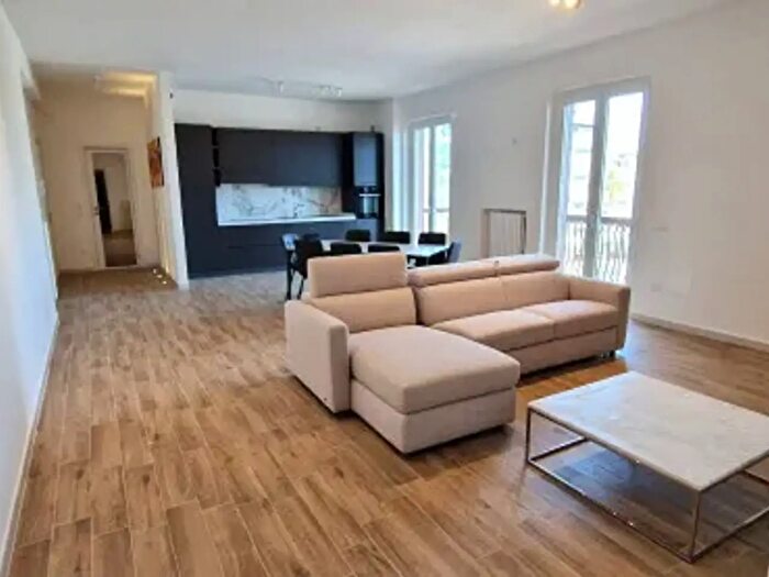 Appartamento trilocale in affitto in Via Vittorio Malcangi, Trani