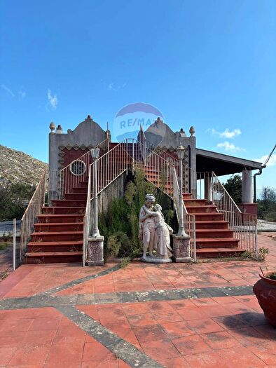 Casa con 5 locali in vendita in Contrada Lami, Lipari
