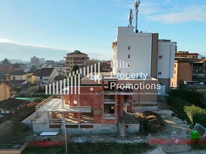 Casa con 6 locali in vendita in Frosinone