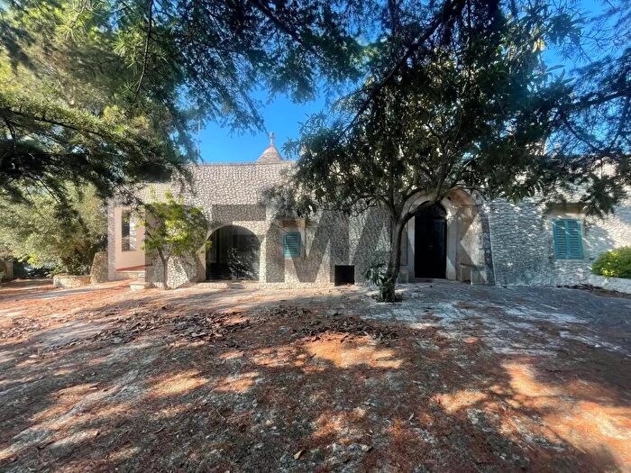 Casa con 7 locali in vendita in Strada Comunale Contrada Nardelli Locorotondo Snc, Locorotondo