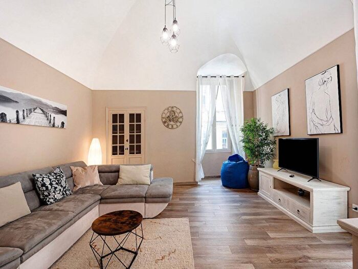 Appartamento trilocale in affitto in Piazza Gian Domenico Cassini, Centro Storico, Sanremo