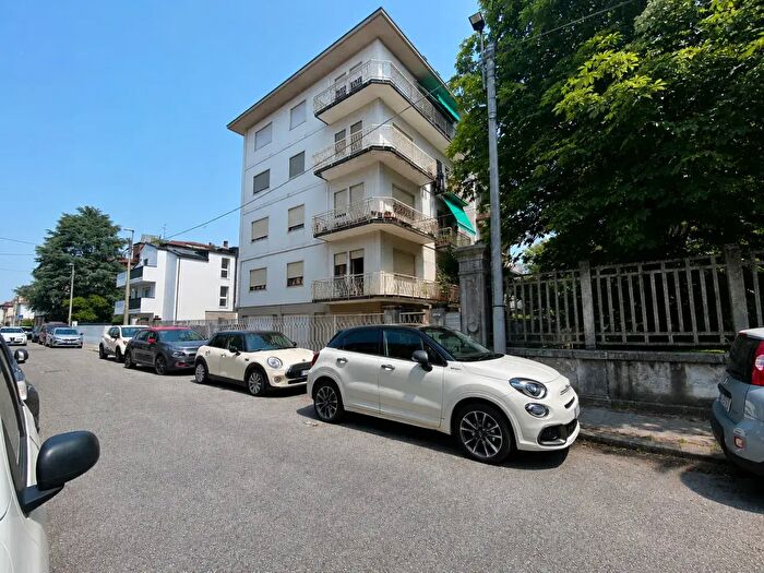Appartamento quadrilocale in vendita in Via Goffredo Mameli, Vicenza