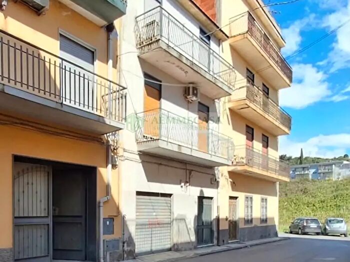 Appartamento trilocale in vendita in Via Vincenzo Gemito, Catania