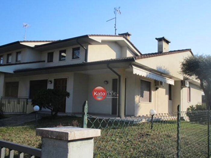 Casa con 5 locali in affitto in Via Pasubio, Centro, Sovizzo