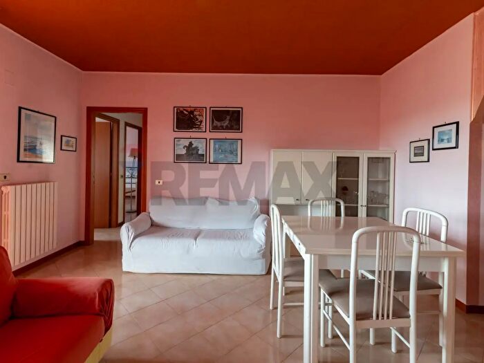 Appartamento con 5 locali in vendita in Piazza Martiri della Resistenza, Cupramontana