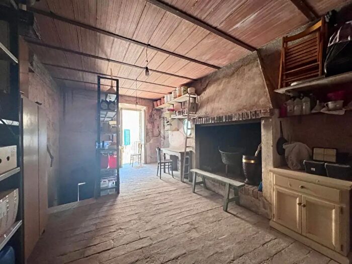 Appartamento bilocale in vendita in Via Pietro Belli, Caprarola