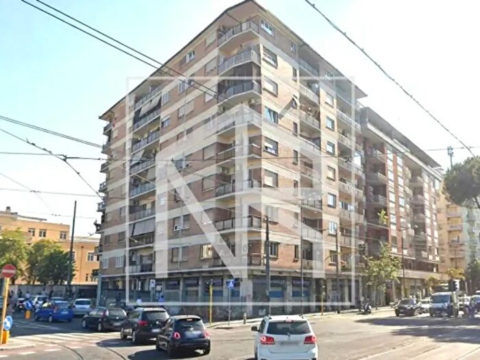 Appartamento trilocale in vendita in Largo Preneste, Roma