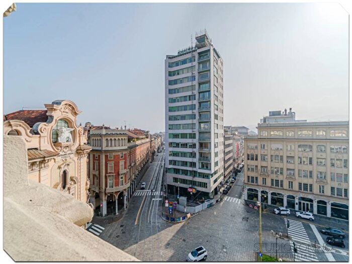 Appartamento trilocale in affitto in Via Cernaia, Piazza Solferino, Torino