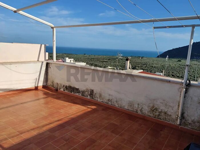 Appartamento trilocale in vendita in Mattinata