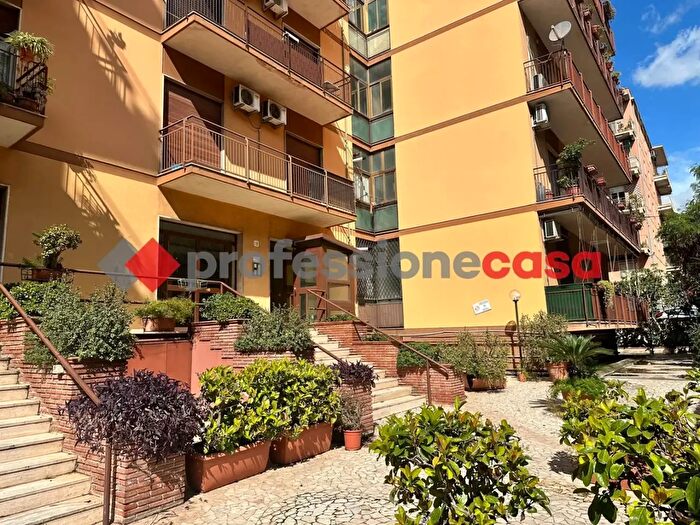 Appartamento trilocale in vendita in Via Milo, Catania