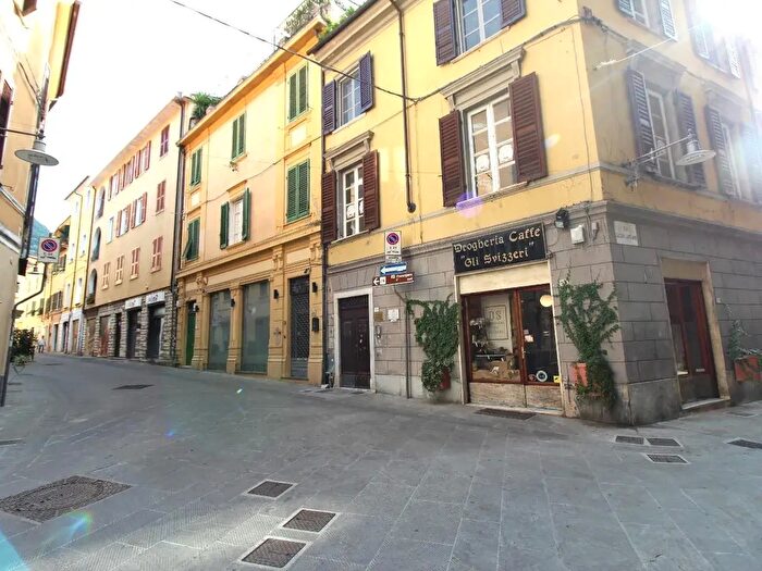 Appartamento con 5 locali in vendita in Massa