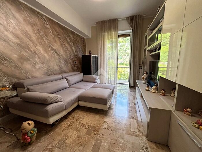 Appartamento quadrilocale in vendita in Via Elia Bernardini, Genova