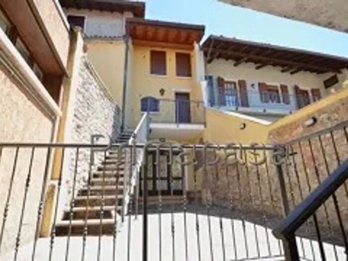 Appartamento bilocale in vendita in Via Maclino, Toscolano Maderno