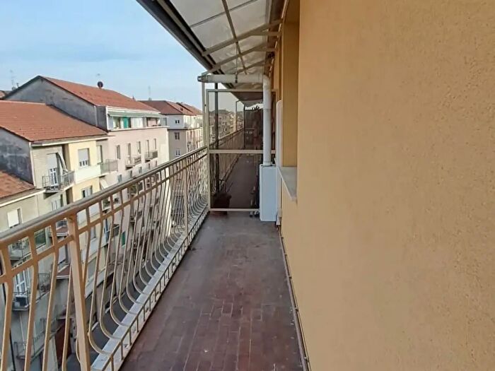 Appartamento trilocale in affitto in Via Capelli, Torino