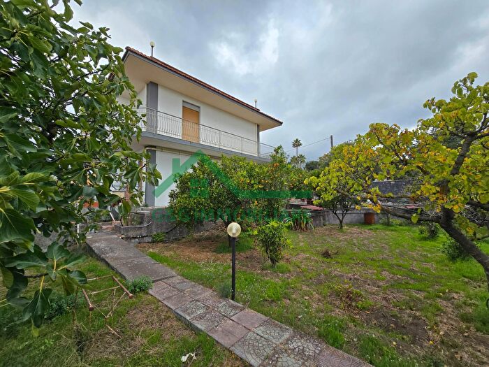 Casa con 6 locali in vendita in Via Milano, Mascalucia