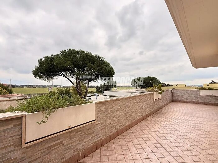 Appartamento quadrilocale in affitto in Via Casal del Marmo a, Roma