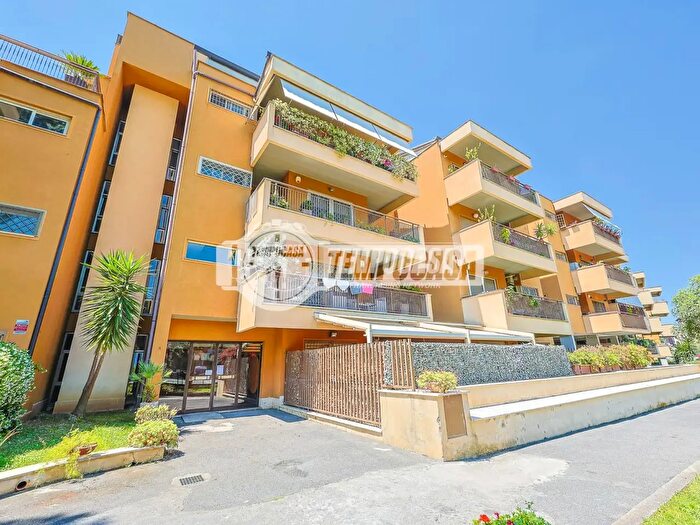 Appartamento con 5 locali in vendita in Via del Casale Santarelli, Roma