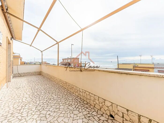 Appartamento trilocale in affitto in Lungomare degli Ardeatini, Ardea