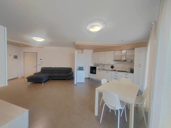 Appartamento quadrilocale in affitto in Via del Mare, Centro, Lanciano