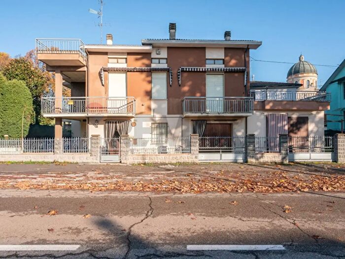 Casa con 7 locali in vendita in Viale della Liberta', Boretto