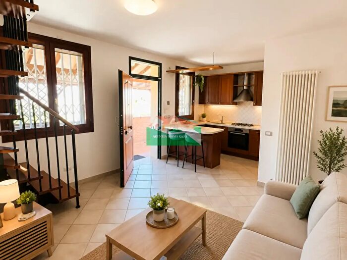 Casa con 6 locali in vendita in Via Malta, Ravenna