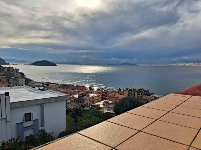 Appartamento bilocale in affitto in Rione Ortodonico, Pozzuoli Alta, Pozzuoli