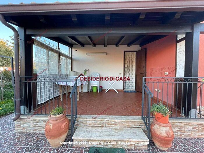Casa trilocale in affitto in Via Val di Mazara, Campofelice di Roccella