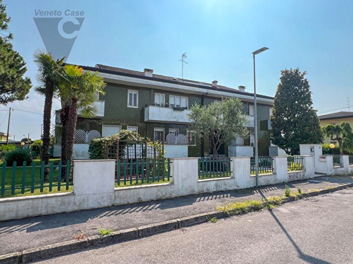 Appartamento quadrilocale in vendita in Via Gaetano Donizetti, Piove Di Sacco