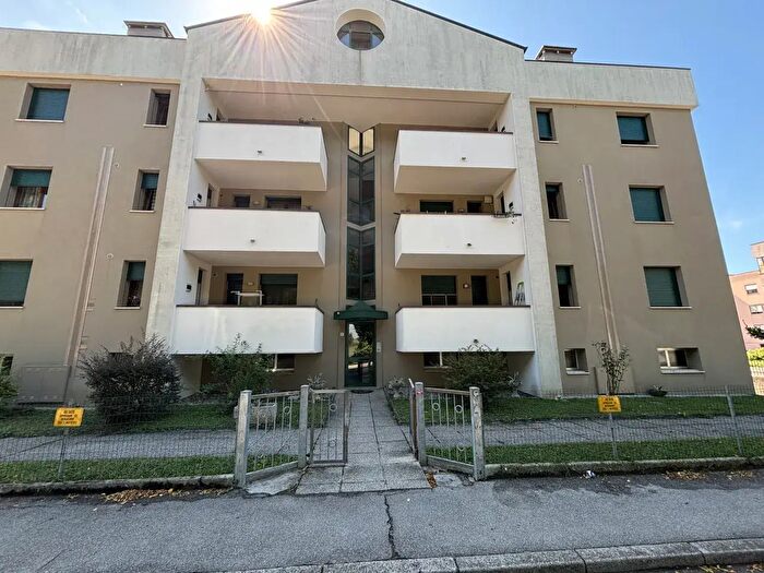 Appartamento trilocale in vendita in Via delle Olimpiadi, Anguillara Veneta