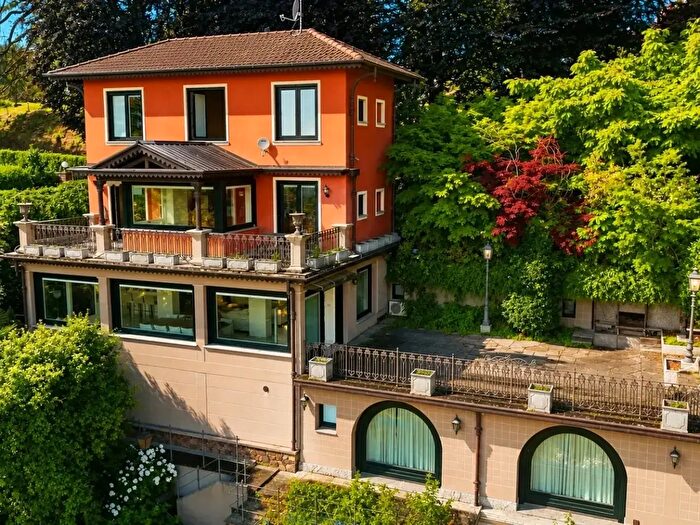Casa con 5 locali in vendita in Meina