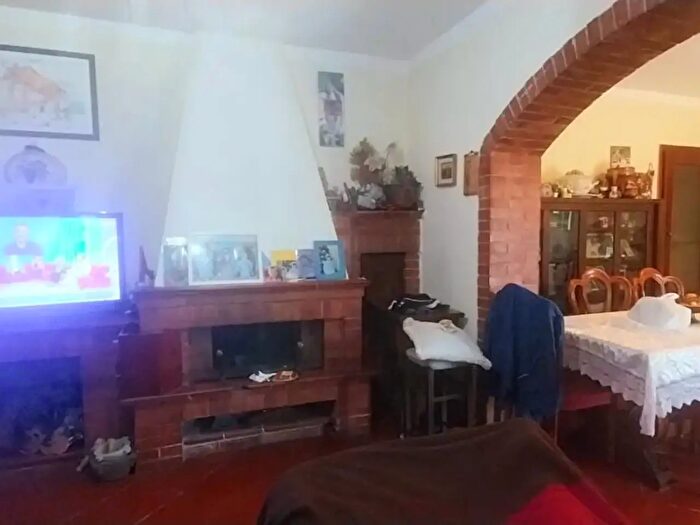 Casa con 14 locali in vendita in Calci