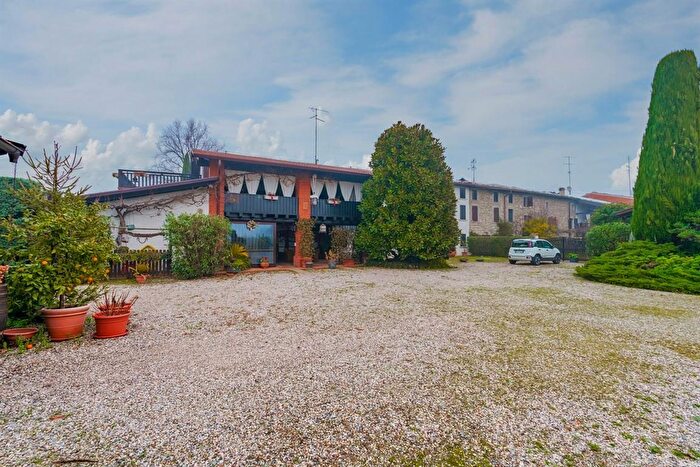 Casa con 5 locali in vendita in Sirmione