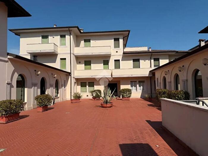 Appartamento bilocale in vendita in Via G Marconi, Leno