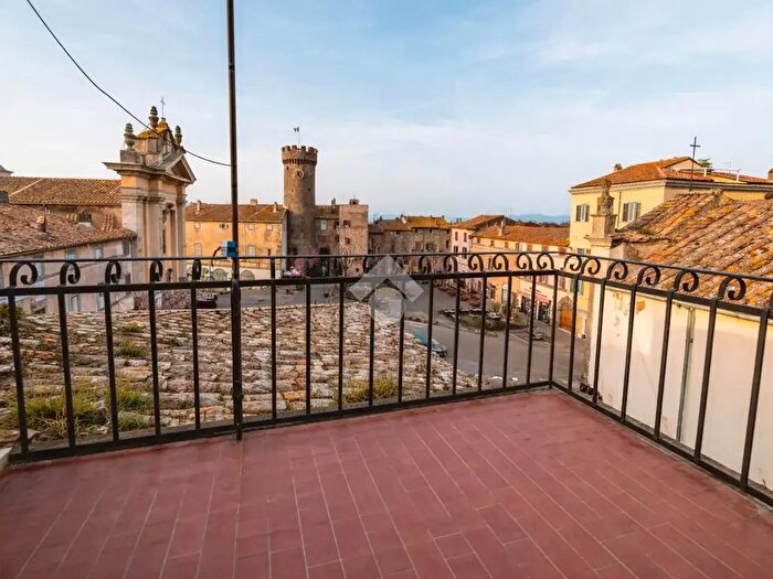 Appartamento quadrilocale in vendita in Via Jacopo Barozzi, Viterbo