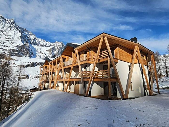 Appartamento trilocale in affitto in Via Funivie, Breuilcervinia, Valtournenche