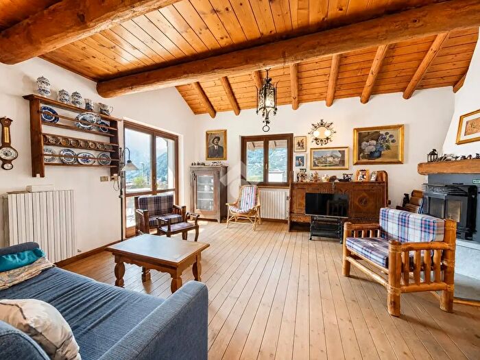 Casa quadrilocale in vendita in Via Nicola Lucini, Tirano