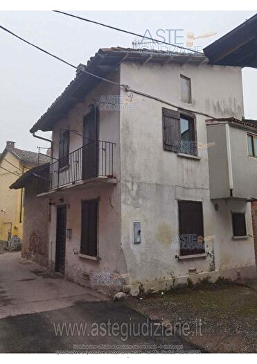 Appartamento trilocale in vendita in Via Anselmina Lauriano To Italia, Lauriano