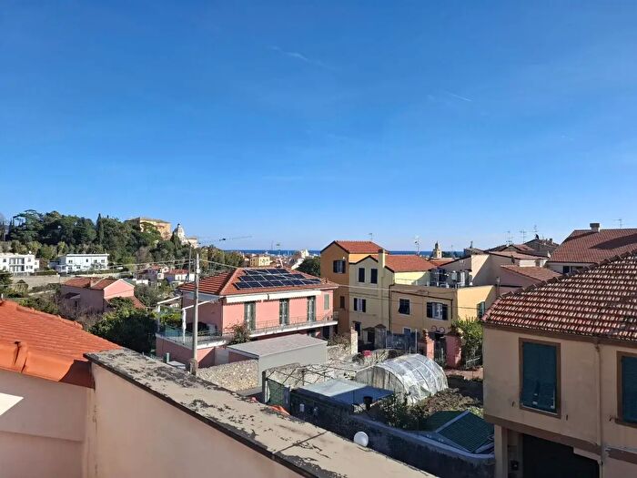 Casa quadrilocale in vendita in Via Matteotti, Loano