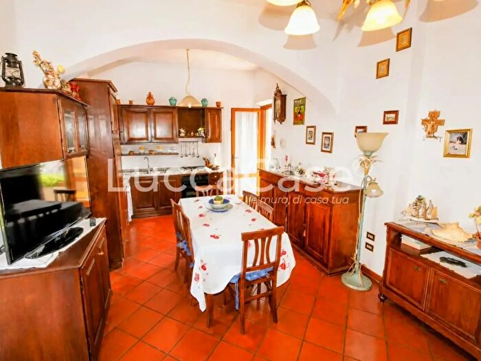 Casa con 13 locali in vendita in Camaiore