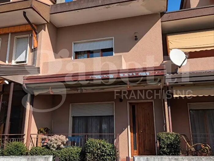 Casa con 6 locali in vendita in Cavarzere Via Carlo Alberto dalla Chiesa, Cavarzere