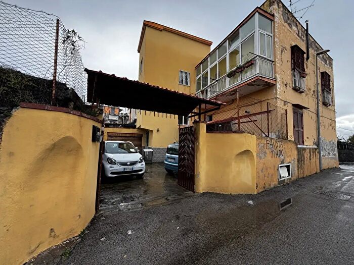 Casa con 8 locali in vendita in Via Carpinone N°, Torre Del Greco